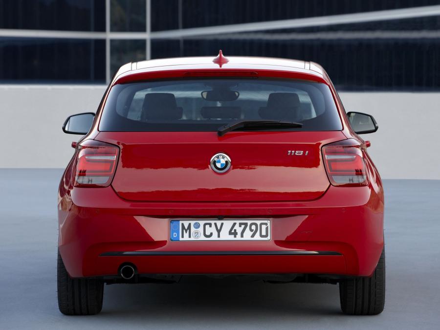  BMW 118i 5-Door Sport Line 2011 года  (фото 27 из 31)